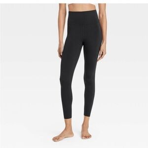 NWT M Medium Black Women's Everyday Soft Ultra High-Rise 7/8 Leggings